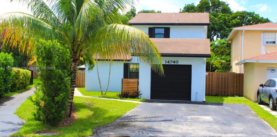 House in Miami, Florida 3 bedrooms, 144 sq.m. № 1348790