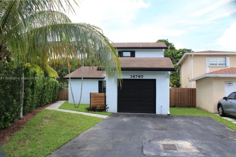 House in Miami, Florida 3 bedrooms, 144 sq.m. № 1348790 - photo 6