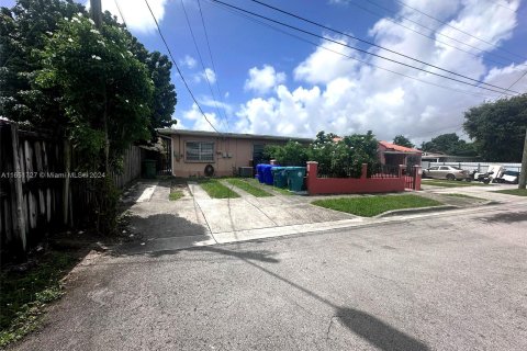 Propiedad comercial en venta en Miami, Florida, 231.33 m2 № 1348786 - foto 2