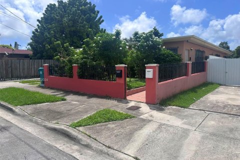 Propiedad comercial en venta en Miami, Florida, 231.33 m2 № 1348786 - foto 4