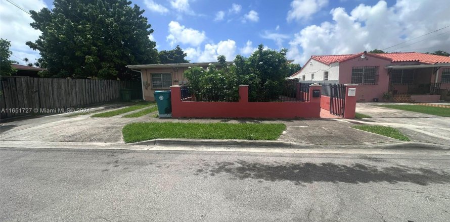 Commercial property in Miami, Florida 231.33 sq.m. № 1348786