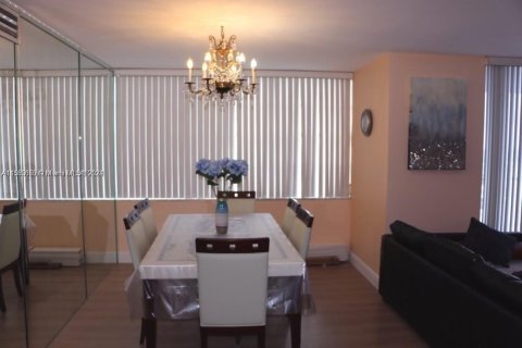 Condo in Aventura, Florida, 2 bedrooms  № 1162394 - photo 18