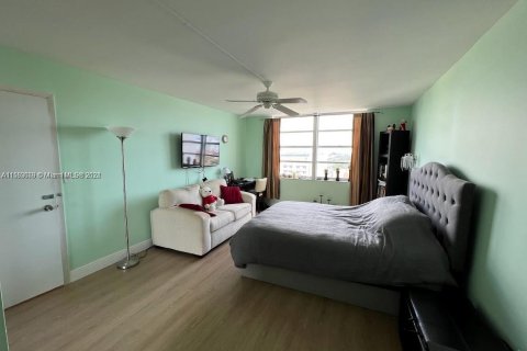 Condo in Aventura, Florida, 2 bedrooms  № 1162394 - photo 9