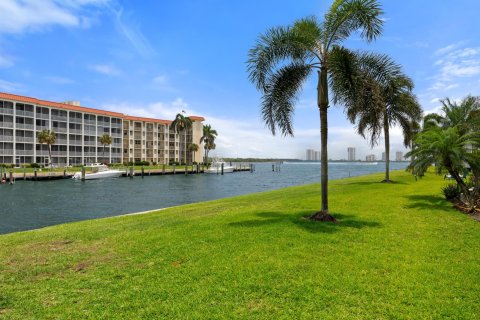 Condo in North Palm Beach, Florida, 1 bedroom  № 1175091 - photo 10