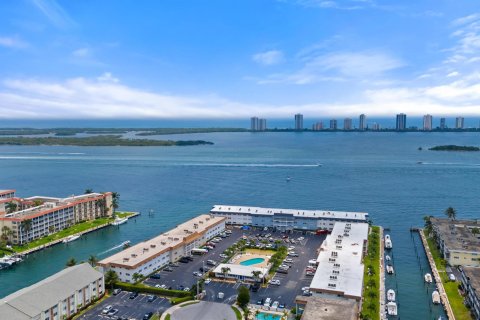 Condo in North Palm Beach, Florida, 1 bedroom  № 1175091 - photo 3