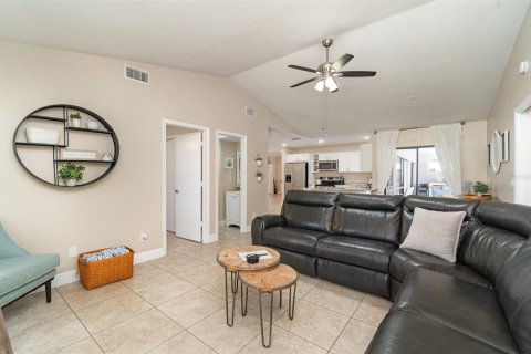 Villa ou maison à vendre à Cape Coral, Floride: 4 chambres, 213.02 m2 № 1303910 - photo 16