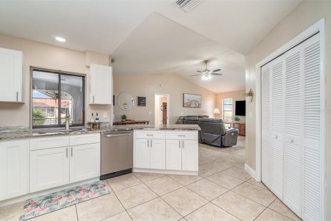 Villa ou maison à vendre à Cape Coral, Floride: 4 chambres, 213.02 m2 № 1303910 - photo 10