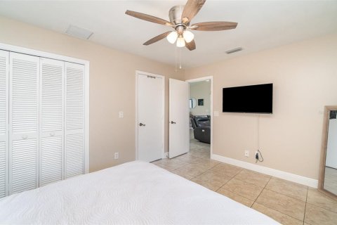 Casa en venta en Cape Coral, Florida, 4 dormitorios, 213.02 m2 № 1303910 - foto 18