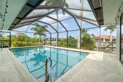 Casa en venta en Cape Coral, Florida, 4 dormitorios, 213.02 m2 № 1303910 - foto 27