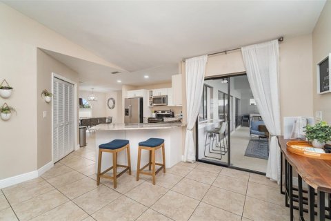 Villa ou maison à vendre à Cape Coral, Floride: 4 chambres, 213.02 m2 № 1303910 - photo 9