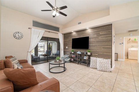 Villa ou maison à vendre à Cape Coral, Floride: 4 chambres, 213.02 m2 № 1303910 - photo 6