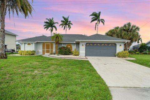 Villa ou maison à vendre à Cape Coral, Floride: 4 chambres, 213.02 m2 № 1303910 - photo 1