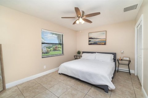 Villa ou maison à vendre à Cape Coral, Floride: 4 chambres, 213.02 m2 № 1303910 - photo 22