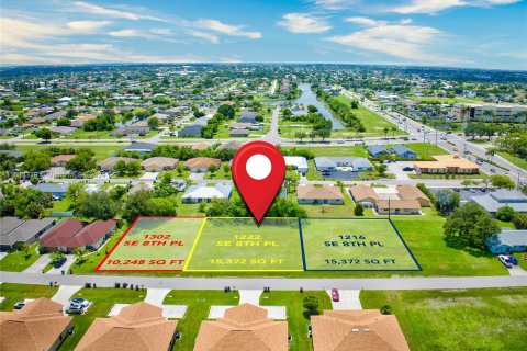 Commercial property in Cape Coral, Florida № 1293068 - photo 1