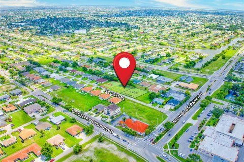 Propiedad comercial en venta en Cape Coral, Florida № 1293068 - foto 3