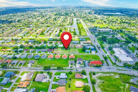 Propiedad comercial en venta en Cape Coral, Florida № 1293068 - foto 2