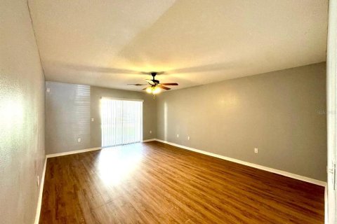 Condo in Zephyrhills, Florida, 2 bedrooms  № 1341163 - photo 4