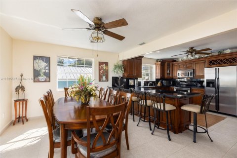 Villa ou maison à vendre à Tavernier, Floride: 4 chambres, 173.54 m2 № 983514 - photo 12