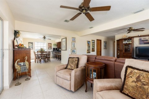 Casa en venta en Tavernier, Florida, 4 dormitorios, 173.54 m2 № 983514 - foto 2