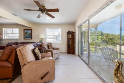 House in Tavernier, Florida 4 bedrooms, 173.54 sq.m. № 983514 - photo 9