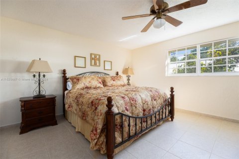 House in Tavernier, Florida 4 bedrooms, 173.54 sq.m. № 983514 - photo 27