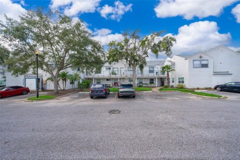 Condo in Orlando, Florida, 1 bedroom  № 1383803 - photo 1