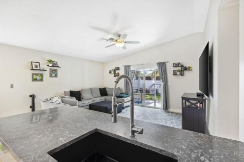 House in Deerfield Beach, Florida 4 bedrooms, 151.43 sq.m. № 1096687 - photo 27
