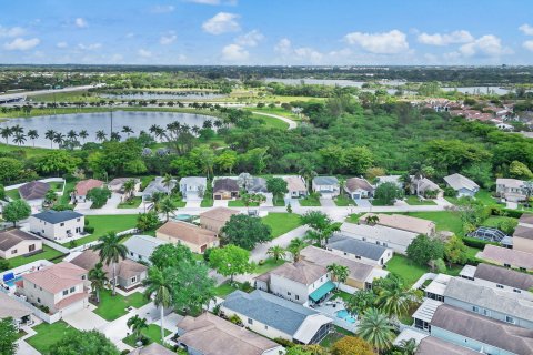 Villa ou maison à vendre à Deerfield Beach, Floride: 4 chambres, 151.43 m2 № 1096687 - photo 2