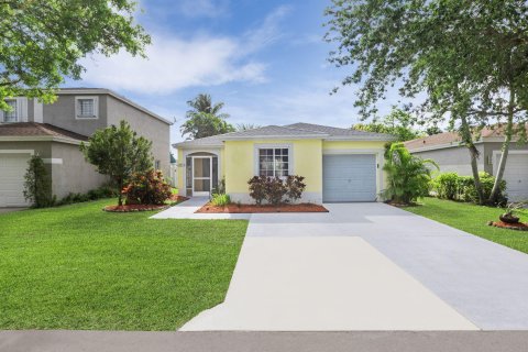Villa ou maison à vendre à Deerfield Beach, Floride: 4 chambres, 151.43 m2 № 1096687 - photo 1