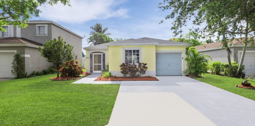 House in Deerfield Beach, Florida 4 bedrooms, 151.43 sq.m. № 1096687