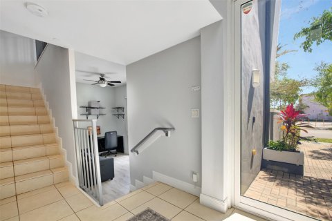 Touwnhouse à vendre à Fort Lauderdale, Floride: 3 chambres, 163.69 m2 № 1096708 - photo 5