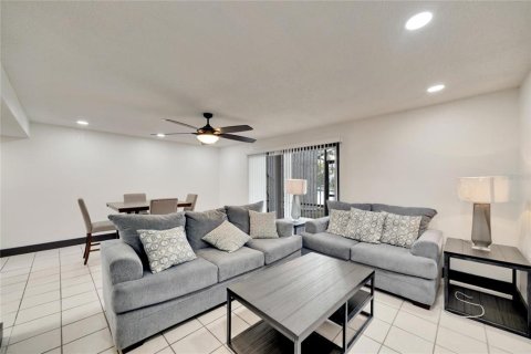 Townhouse in Tampa, Florida 3 bedrooms, 149.57 sq.m. № 964533 - photo 21