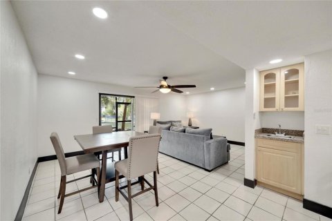 Townhouse in Tampa, Florida 3 bedrooms, 149.57 sq.m. № 964533 - photo 15