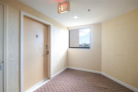 Condo in Lauderhill, Florida, 2 bedrooms  № 1093673 - photo 19