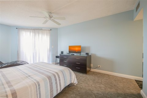 Condo in Lauderhill, Florida, 2 bedrooms  № 1093673 - photo 23