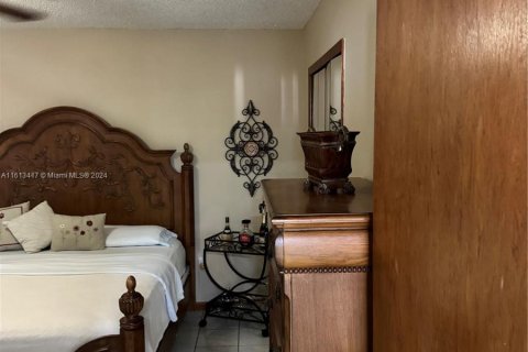 Casa en venta en Hialeah Gardens, Florida, 3 dormitorios, 136.75 m2 № 1235293 - foto 21