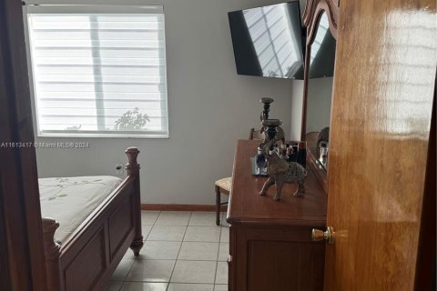 Casa en venta en Hialeah Gardens, Florida, 3 dormitorios, 136.75 m2 № 1235293 - foto 18