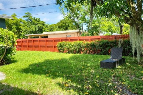House in North Miami, Florida 4 bedrooms № 692891 - photo 8