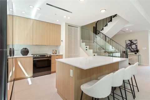 Townhouse in Miami, Florida 3 bedrooms, 187.76 sq.m. № 1387861 - photo 11