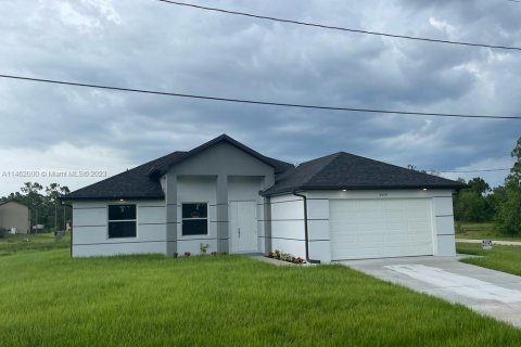 House in Lehigh Acres, Florida 3 bedrooms, 157.75 sq.m. № 747223 - photo 4