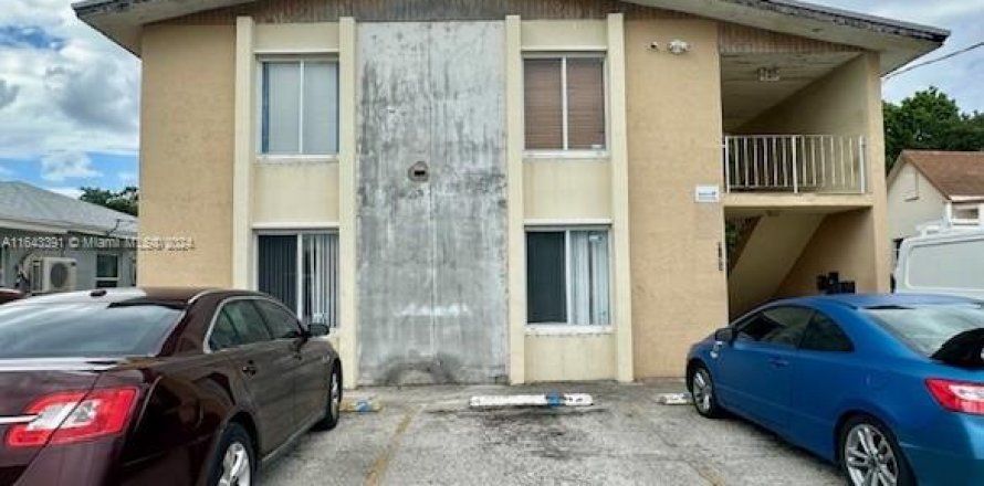 Commercial property in Miami, Florida 264.03 sq.m. № 1325233