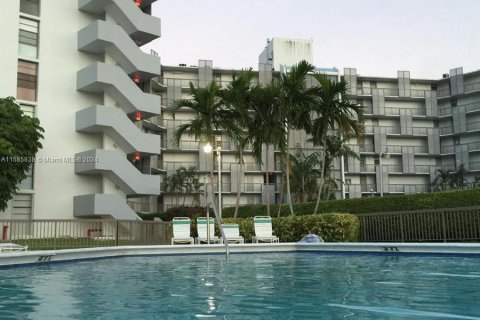 Condominio en venta en Aventura, Florida, 3 dormitorios, 137.68 m2 № 1181319 - foto 2