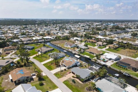 Villa ou maison à louer à Englewood, Floride: 2 chambres, 107.77 m2 № 444790 - photo 6