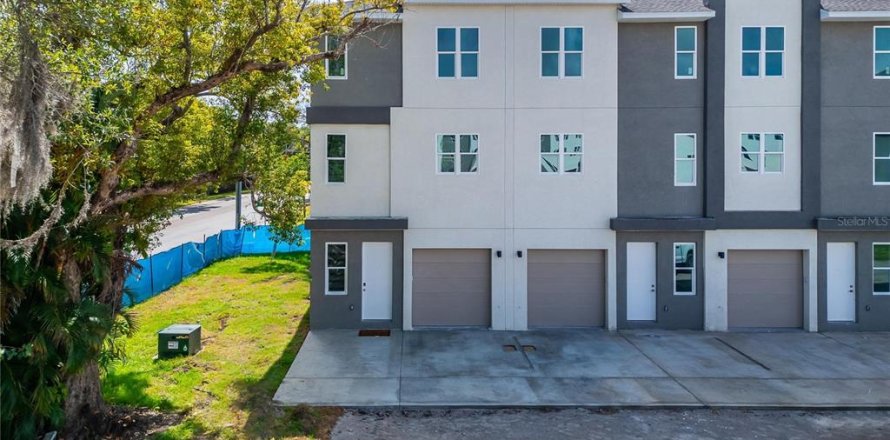 Townhouse in Tampa, Florida 3 bedrooms, 144.56 sq.m. № 1361263