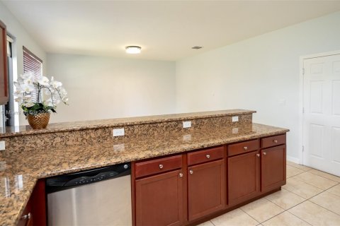 Casa en venta en Miami, Florida, 4 dormitorios, 237.55 m2 № 1415455 - foto 13