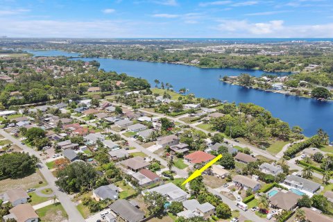 Casa en venta en Lake Worth, Florida, 4 dormitorios, 178.93 m2 № 1207565 - foto 1