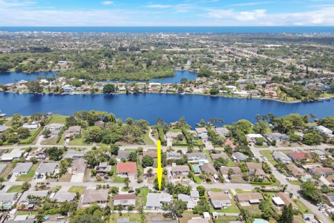 Casa en venta en Lake Worth, Florida, 4 dormitorios, 178.93 m2 № 1207565 - foto 2