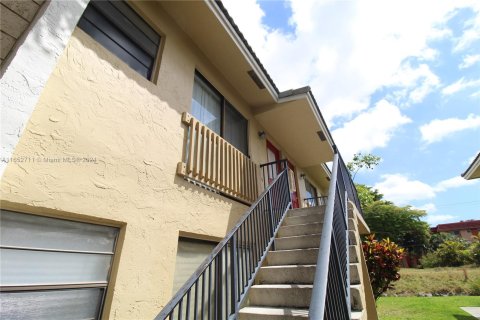 Condo in Coral Springs, Florida, 2 bedrooms  № 1345955 - photo 13