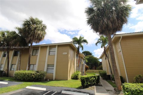 Condo in Coral Springs, Florida, 2 bedrooms  № 1345955 - photo 15