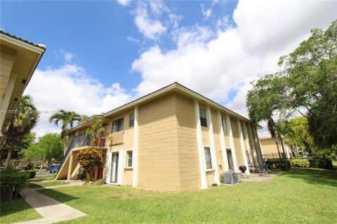 Condominio en alquiler en Coral Springs, Florida, 2 dormitorios, 74.32 m2 № 1345955 - foto 11